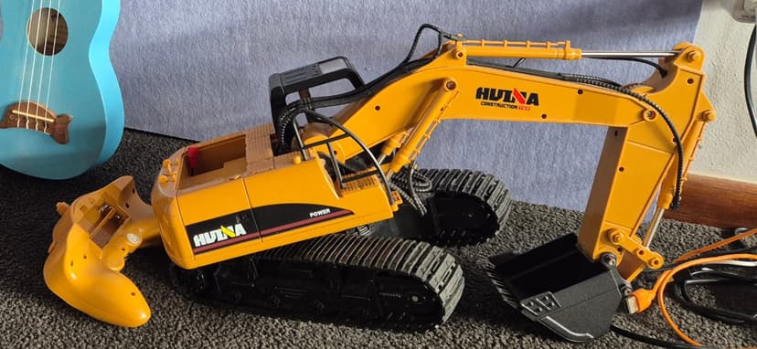 Huina RC Excavator Toy